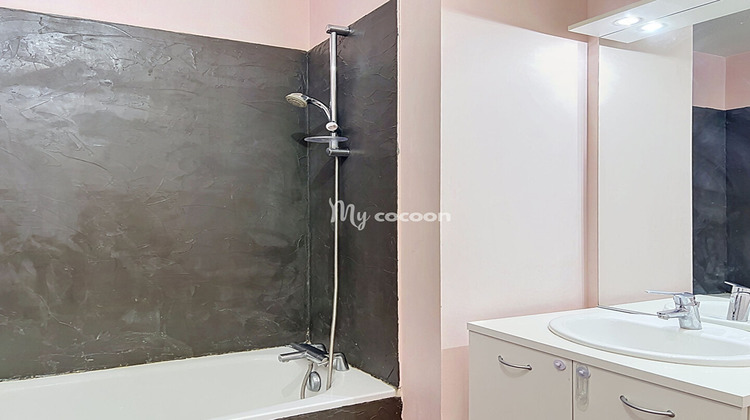 Ma-Cabane - Vente Appartement VENISSIEUX, 58 m²