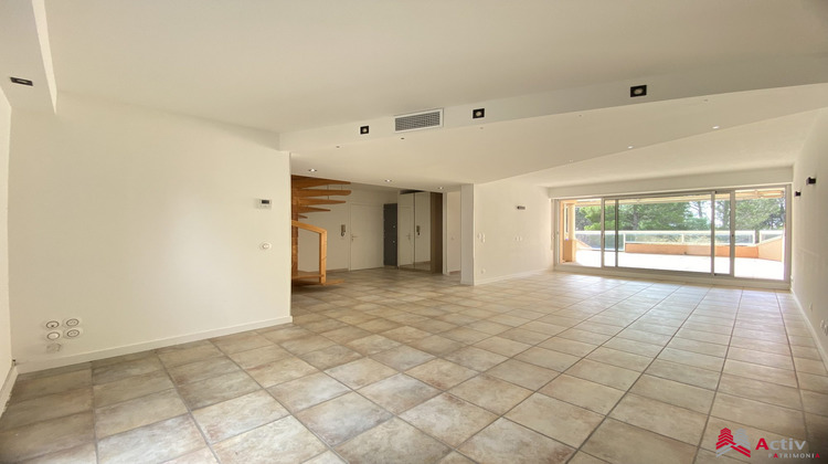 Ma-Cabane - Vente Appartement Villeneuve-lès-Avignon, 120 m²