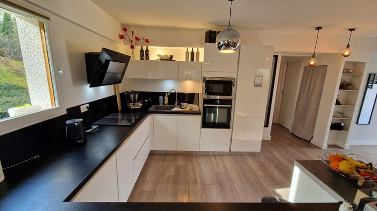 Ma-Cabane - Vente Appartement VIVIERS-DU-LAC, 176 m²