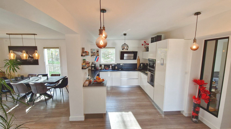 Ma-Cabane - Vente Appartement VIVIERS-DU-LAC, 176 m²