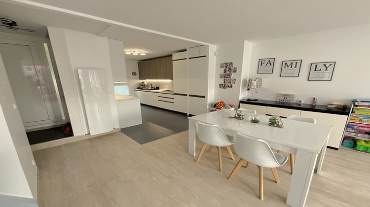 Ma-Cabane - Vente Appartement VOISINS-LE-BRETONNEUX, 80 m²