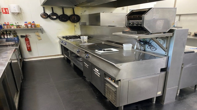 Ma-Cabane - Vente Boutique ANDREZIEUX-BOUTHEON, 252 m²