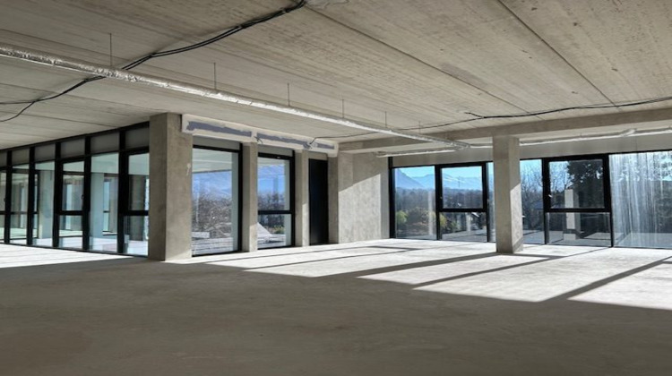 Ma-Cabane - Vente Boutique Challes-les-Eaux, 290 m²