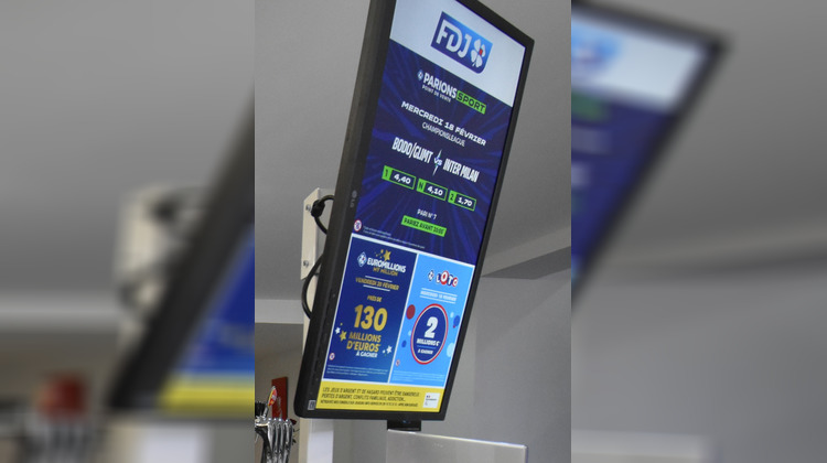 Ma-Cabane - Vente Boutique COSNE COURS SUR LOIRE, 304 m²