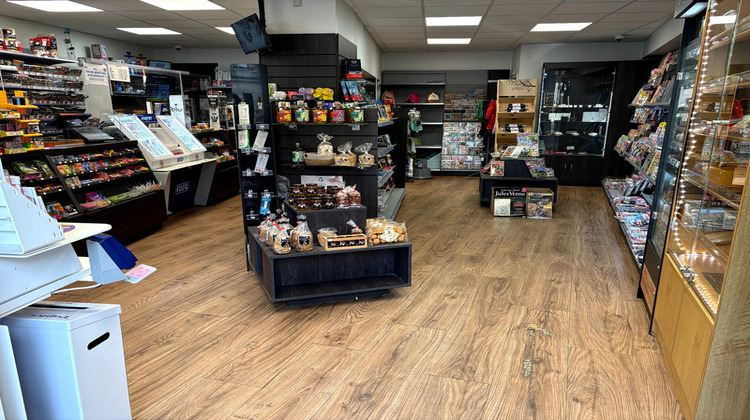 Ma-Cabane - Vente Boutique LUSSAC, 185 m²