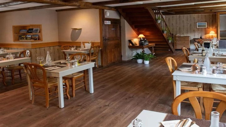 Ma-Cabane - Vente Boutique Saint-Chély-d'Aubrac, 880 m²