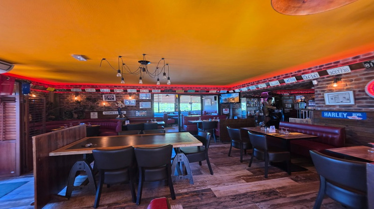 Ma-Cabane - Vente Boutique SAINT CLEMENT DE RIVIERE, 250 m²