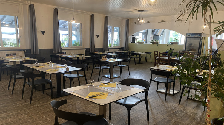 Ma-Cabane - Vente Boutique Saint-Fortunat-sur-Eyrieux, 250 m²