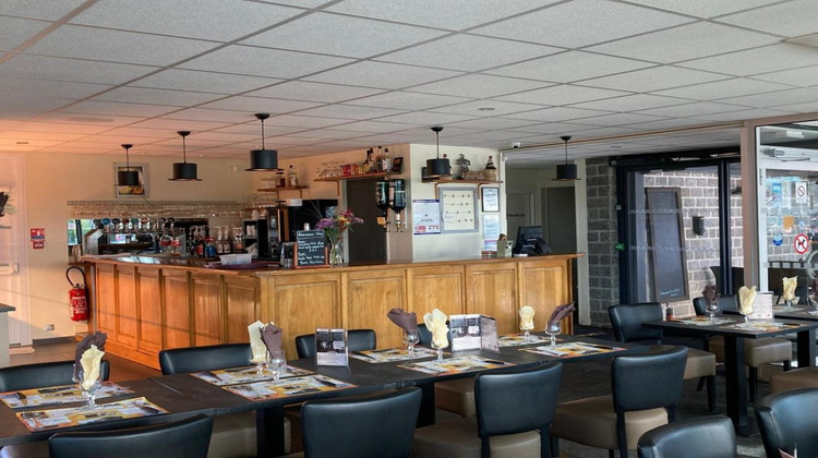 Ma-Cabane - Vente Boutique SAINT HILAIRE DU HARCOUET, 2600 m²