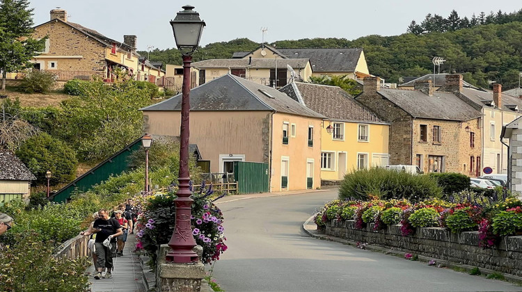 Ma-Cabane - Vente Boutique Saint-Léonard-des-Bois, 146 m²