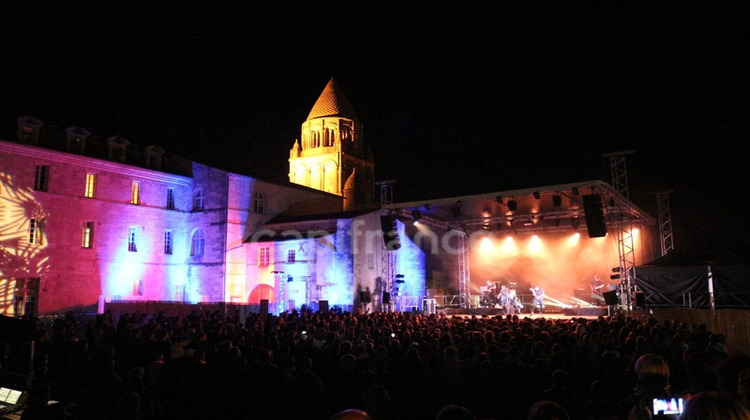 Ma-Cabane - Vente Boutique SAINTES, 260 m²