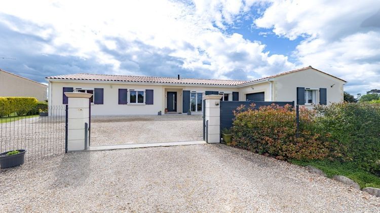 Ma-Cabane - Vente Divers BARBEZIEUX SAINT HILAIRE, 128 m²