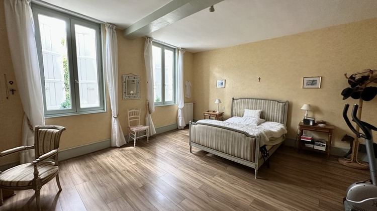 Ma-Cabane - Vente Divers BARBEZIEUX SAINT HILAIRE, 380 m²