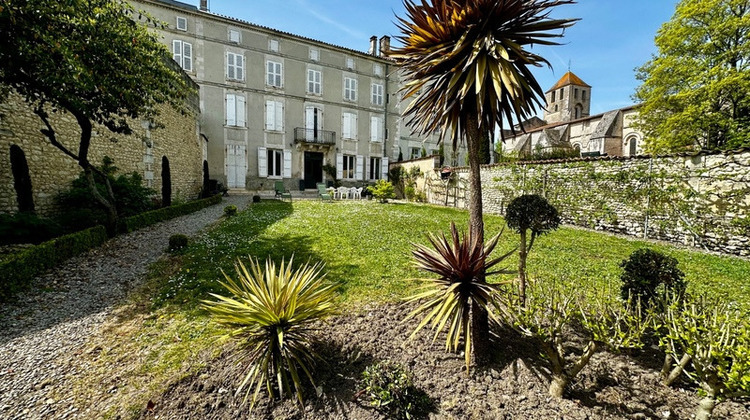 Ma-Cabane - Vente Divers BARBEZIEUX SAINT HILAIRE, 380 m²