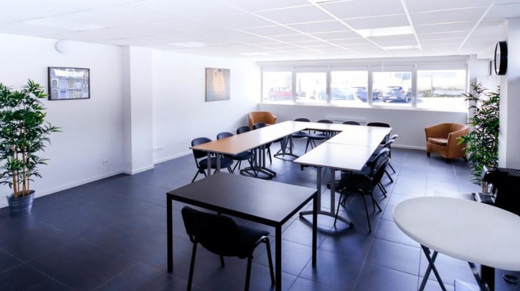Ma-Cabane - Vente Divers Carpiquet, 1200 m²