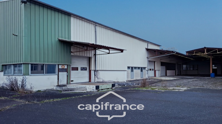 Ma-Cabane - Vente Divers CELLES SUR DUROLLE, 3800 m²