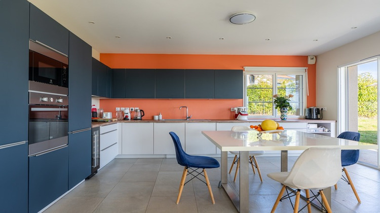 Ma-Cabane - Vente Divers CESSY, 240 m²