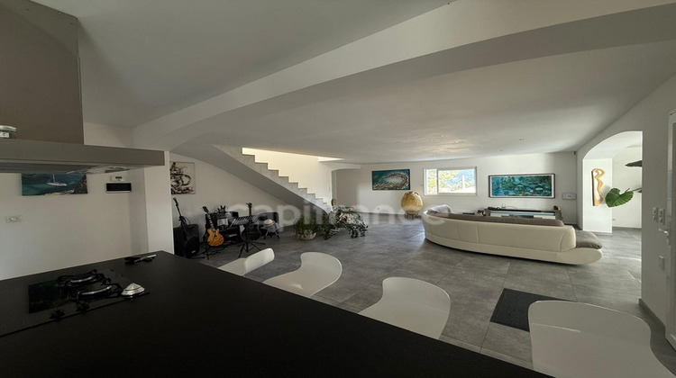 Ma-Cabane - Vente Divers CEYRESTE, 207 m²