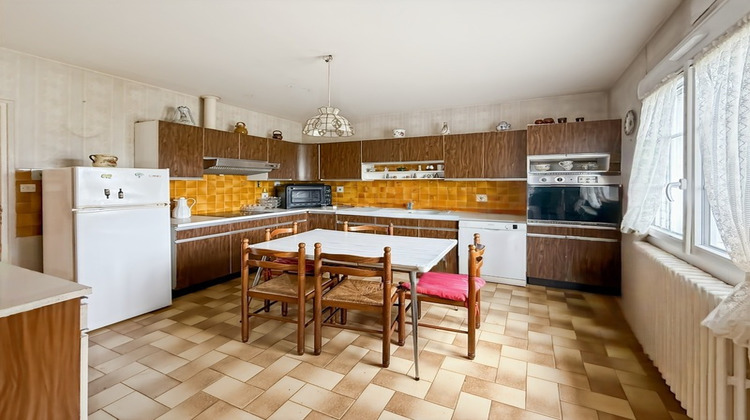 Ma-Cabane - Vente Divers CHATELLERAULT, 125 m²