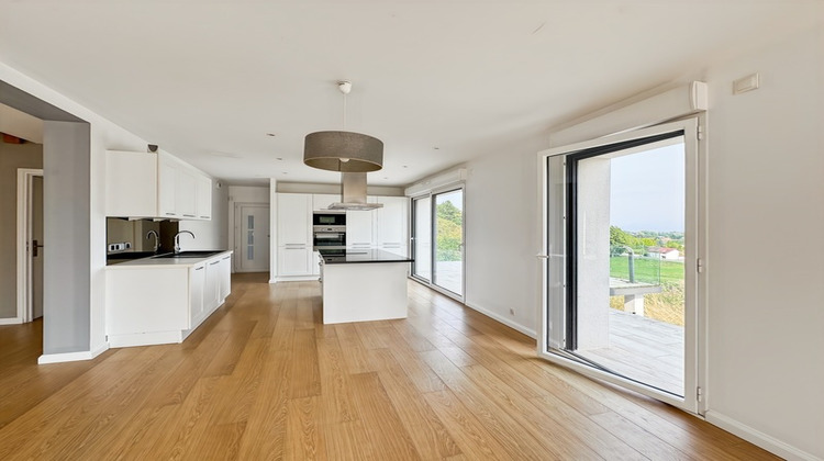 Ma-Cabane - Vente Divers DIVONNE LES BAINS, 234 m²