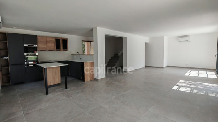 Ma-Cabane - Vente Divers FONTVIEILLE, 212 m²