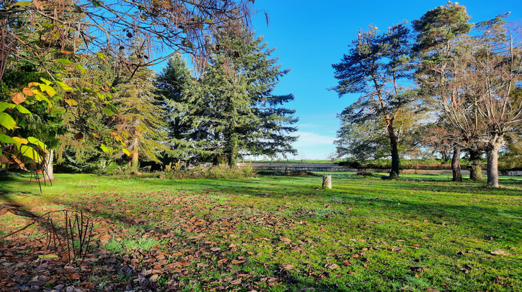 Ma-Cabane - Vente Divers Puy-Guillaume, 270 m²