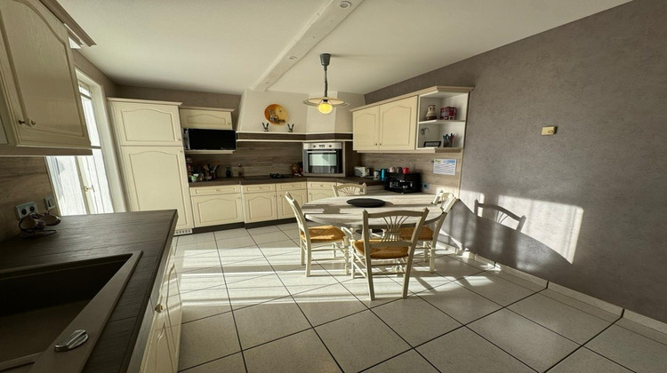 Ma-Cabane - Vente Divers SAINT JUST SAINT RAMBERT, 150 m²