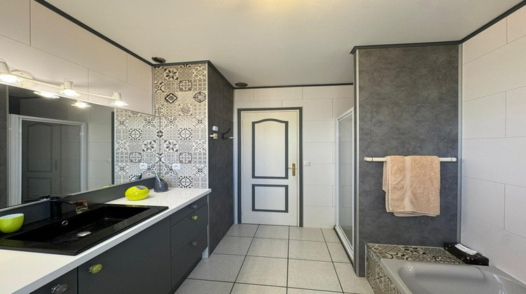 Ma-Cabane - Vente Divers SAINT JUST SAINT RAMBERT, 150 m²