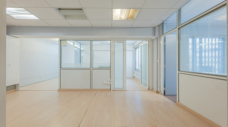 Ma-Cabane - Vente Divers Saint-Laurent-du-Var, 150 m²