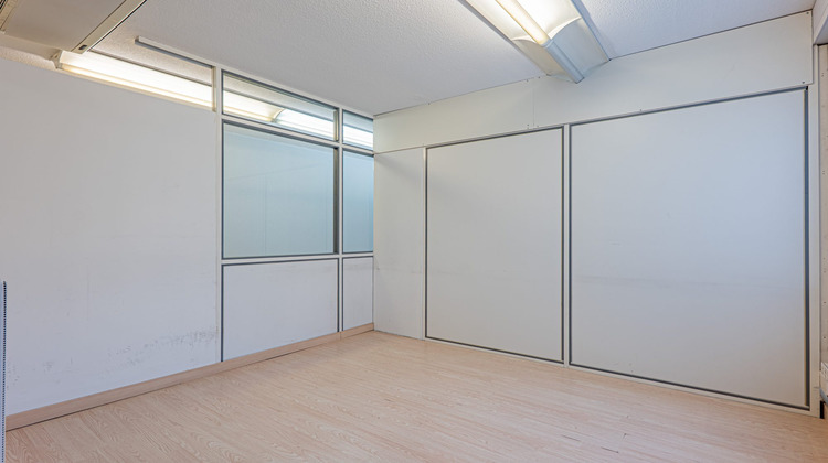 Ma-Cabane - Vente Divers Saint-Laurent-du-Var, 150 m²