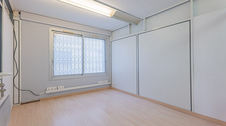 Ma-Cabane - Vente Divers Saint-Laurent-du-Var, 150 m²