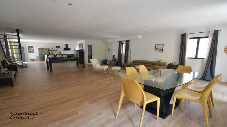 Ma-Cabane - Vente Divers SALON DE PROVENCE, 207 m²