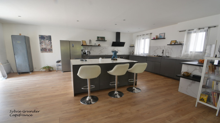 Ma-Cabane - Vente Divers SALON DE PROVENCE, 207 m²