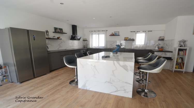 Ma-Cabane - Vente Divers SALON DE PROVENCE, 207 m²