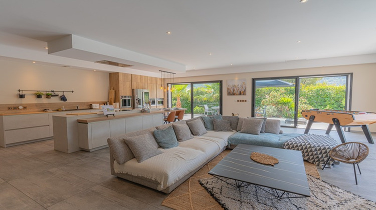 Ma-Cabane - Vente Divers SOLLIES TOUCAS, 200 m²