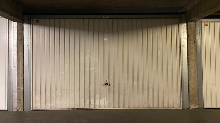 Ma-Cabane - Vente Divers SURESNES, 14 m²