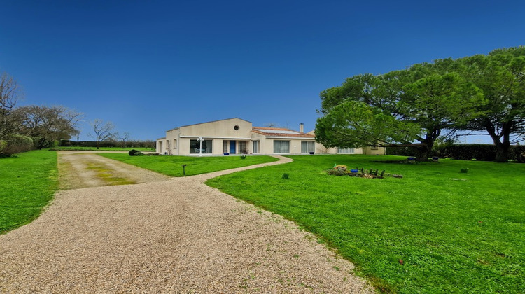 Ma-Cabane - Vente Divers SURGERES, 197 m²