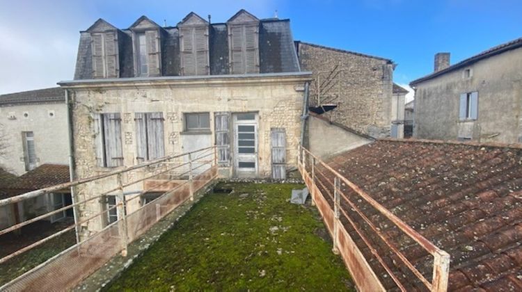 Ma-Cabane - Vente Immeuble BARBEZIEUX SAINT HILAIRE, 500 m²