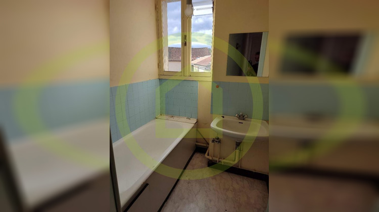 Ma-Cabane - Vente Immeuble CHASSENEUIL SUR BONNIEURE, 130 m²