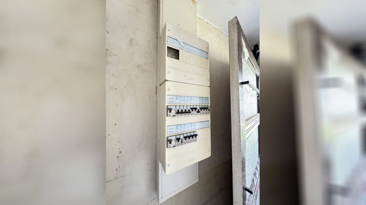 Ma-Cabane - Vente Immeuble Domérat, 200 m²