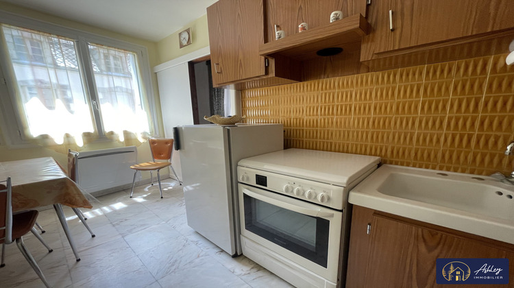 Ma-Cabane - Vente Immeuble Riom-ès-Montagnes, 327 m²