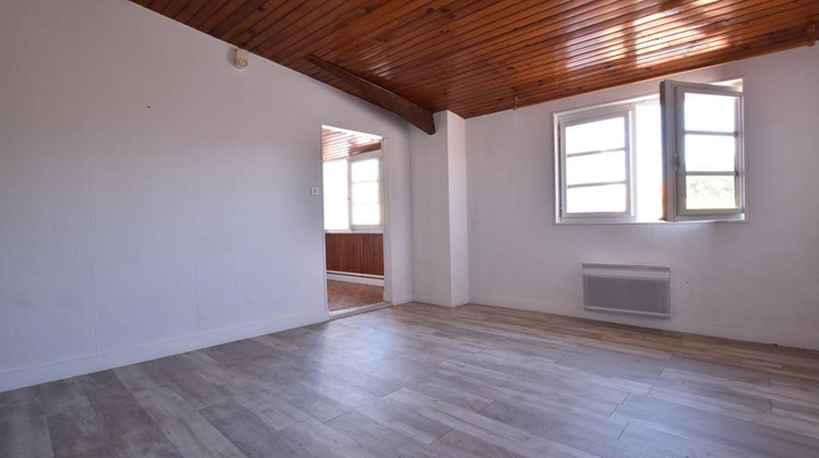 Ma-Cabane - Vente Immeuble RUELLE SUR TOUVRE, 99 m²