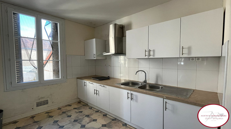 Ma-Cabane - Vente Immeuble SAINT-AMAND-MONTROND, 355 m²