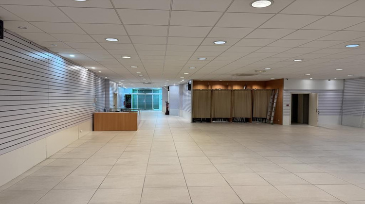 Ma-Cabane - Vente Immeuble SAINT AMAND MONTROND, 268 m²