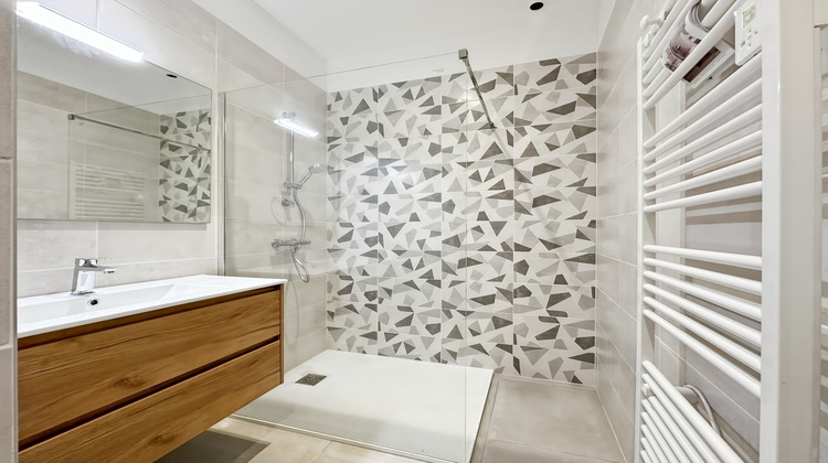 Ma-Cabane - Vente Immeuble SAINT GENIS DES FONTAINES, 264 m²