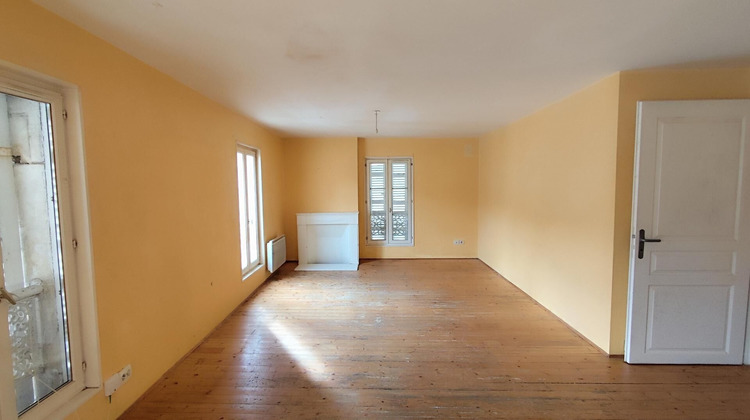 Ma-Cabane - Vente Immeuble Saint-Jean-d'Angely, 125 m²