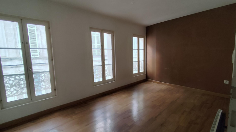 Ma-Cabane - Vente Immeuble Saint-Jean-d'Angely, 125 m²