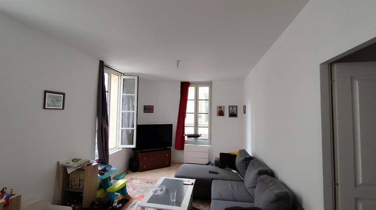 Ma-Cabane - Vente Immeuble Saint-Jean-d'Angely, 125 m²