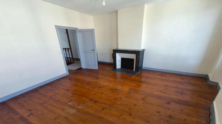 Ma-Cabane - Vente Immeuble Saint-Jean-d'Angely, 190 m²