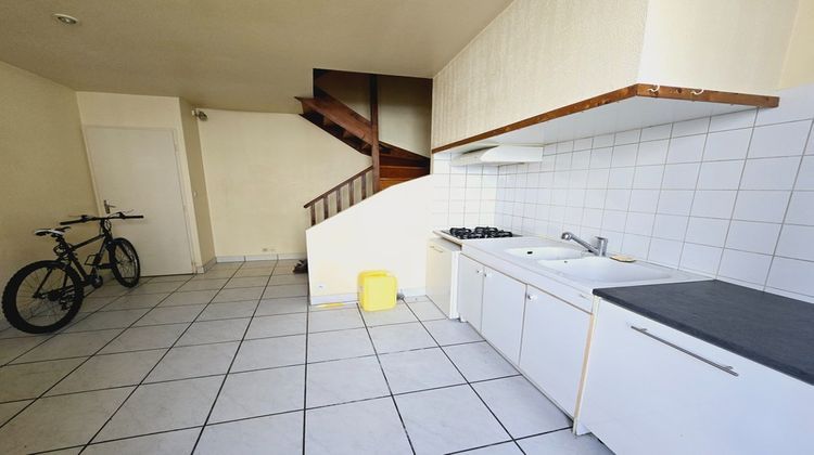 Ma-Cabane - Vente Immeuble SAINT JEAN D ANGELY, 98 m²